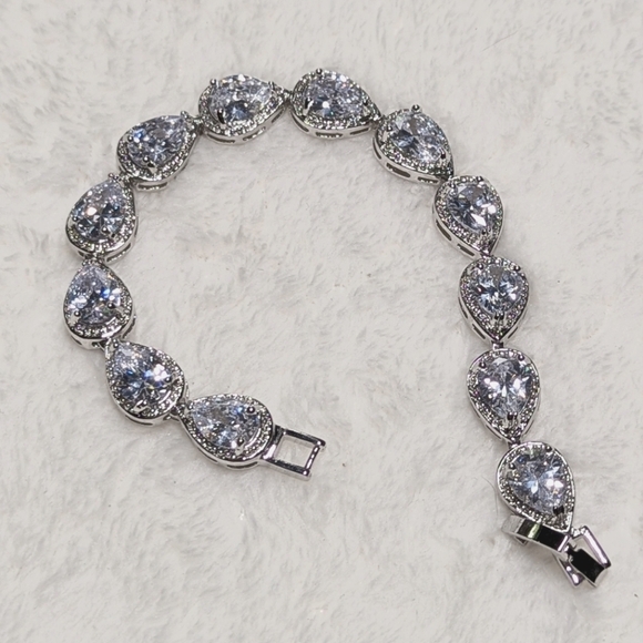 Y2K Cubic Zirconia Rhodium Plating Pear Shaped Stone Tennis Bracelet - Picture 11 of 12